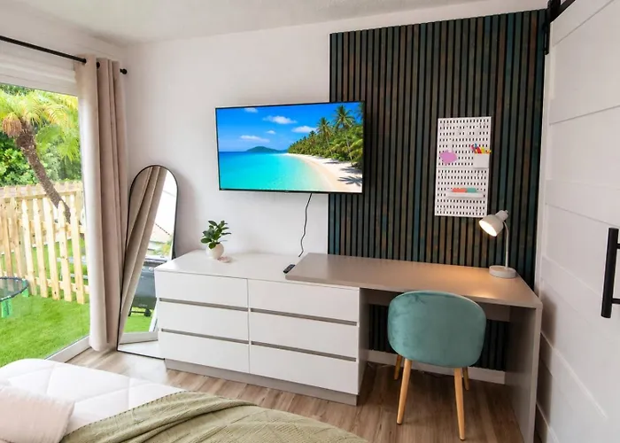Coastal • Access • Sleeps 14 Holiday home Clearwater Beach