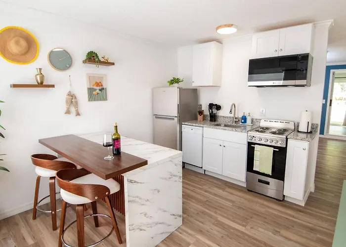 Coastal • Access • Sleeps 14 Holiday home Clearwater Beach