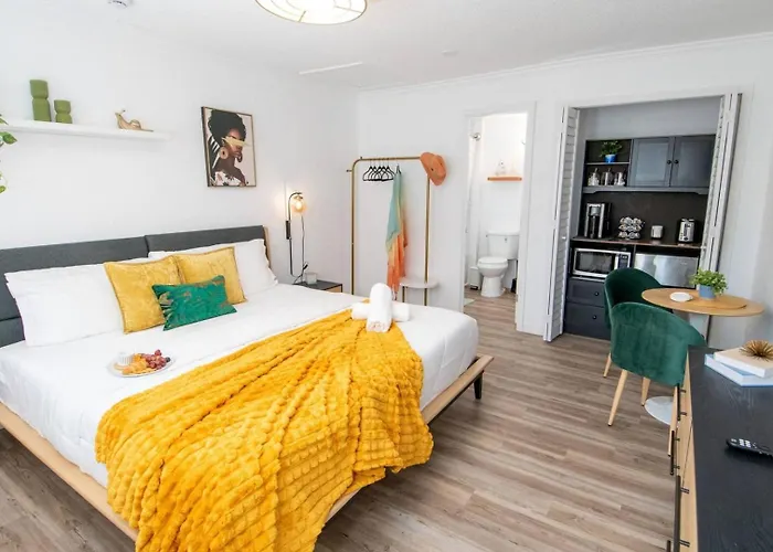 Coastal • Access • Sleeps 14 Holiday home