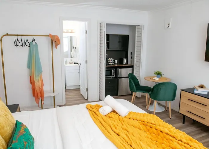 Holiday home Coastal • Access • Sleeps 14 Clearwater Beach