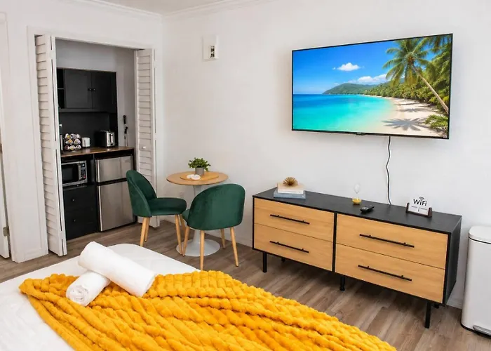 Coastal • Access • Sleeps 14 Clearwater Beach