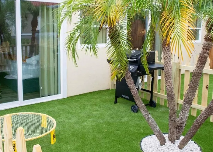 Coastal • Access • Sleeps 14 Clearwater Beach
