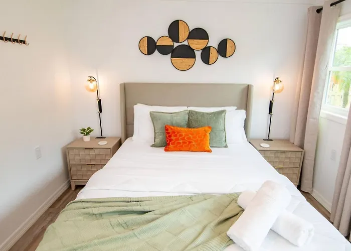 Holiday home Coastal • Access • Sleeps 14 *