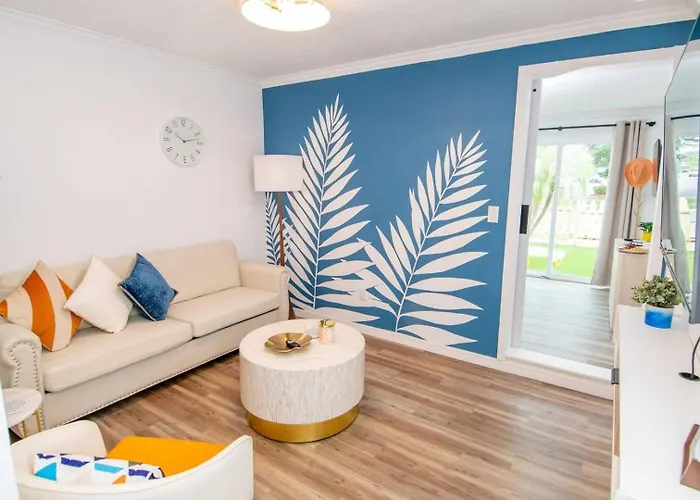 Coastal • Access • Sleeps 14 Holiday home