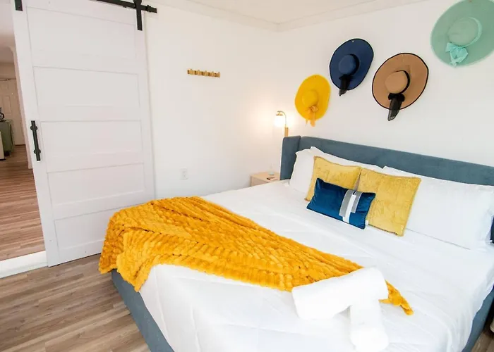 Coastal • Access • Sleeps 14 *