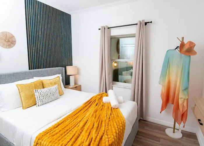 Coastal • Access • Sleeps 14 *