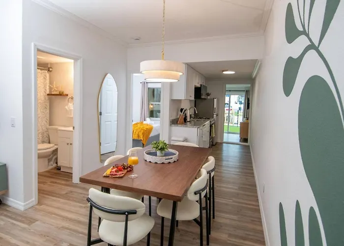 Holiday home Coastal • Access • Sleeps 14 *